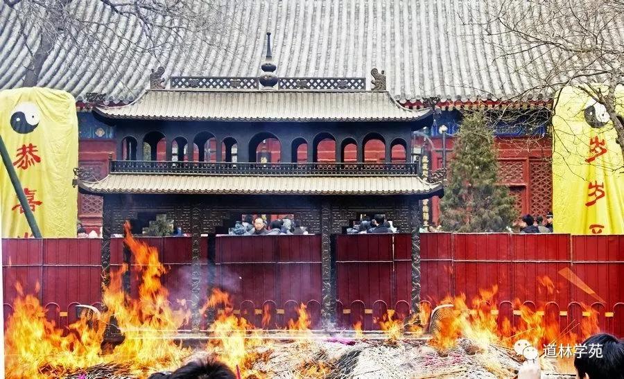 烧香,并非源于先祖祭祀,而是始于伏羲女娲兄妹的"交感