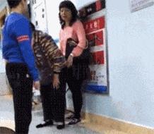 男孩因母亲不给买手机,就脚踢妈妈,惯子如杀子,教育孩子要趁早 申搏sunbet