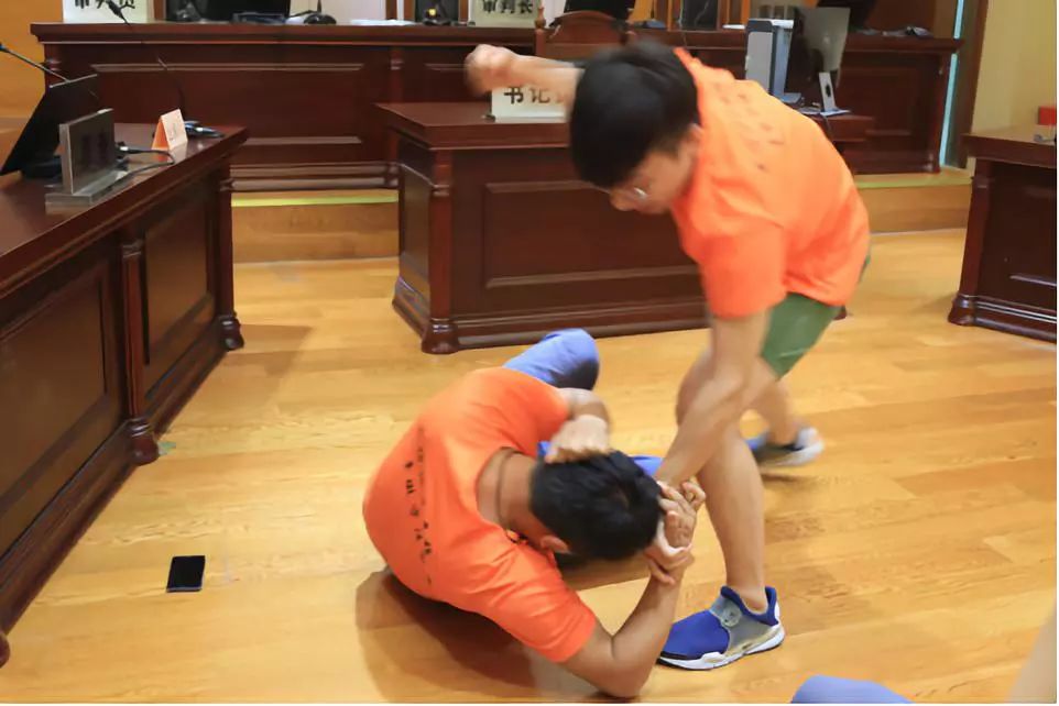 校园欺凌短剧全集免费观看——守护每一个纯真笑容，校园欺凌短剧，守护纯真笑容的行动力量