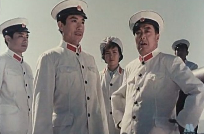 中国警察队伍的警服,1955年,为何从黑色变成了白色制服?