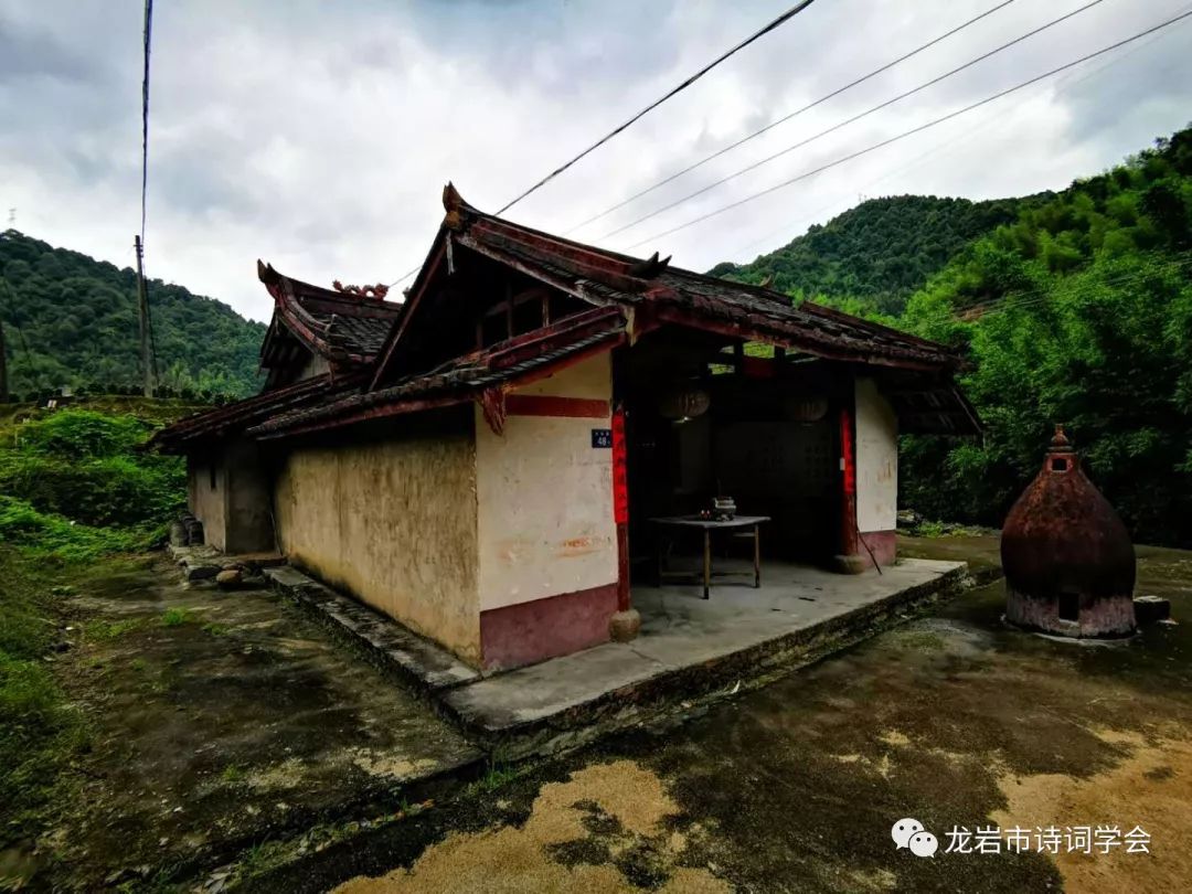 市诗词学会文艺轻骑兵走进适中镇新祠村