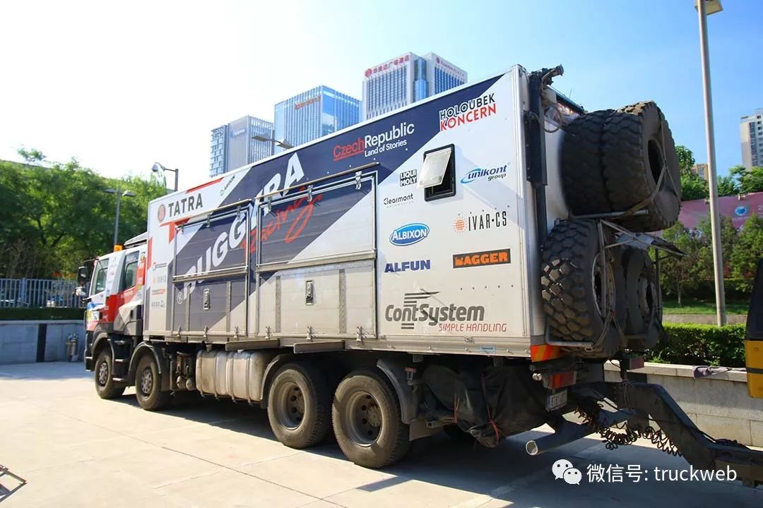 原厂双排8x8强悍太脱拉捷克buggyra车队的太脱拉凤凰后勤保障车