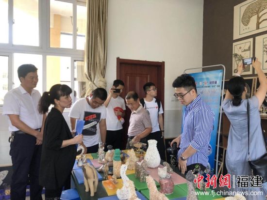 福州文艺志愿者走进长乐梅花镇 文学助力脱贫攻坚 万博登录注册