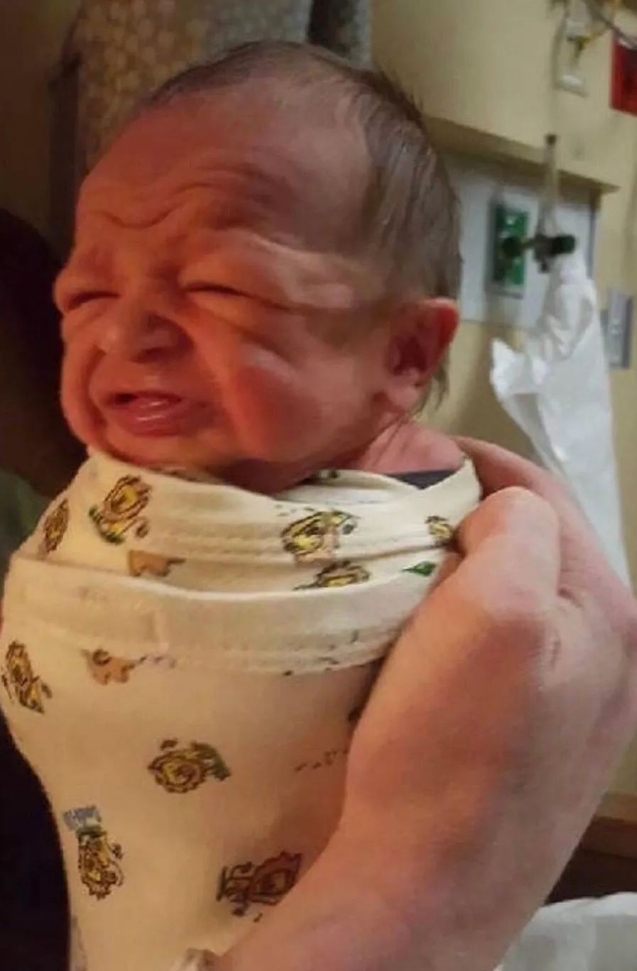                     孩子生下来太丑先别急着扔，请再给他们一次机会！