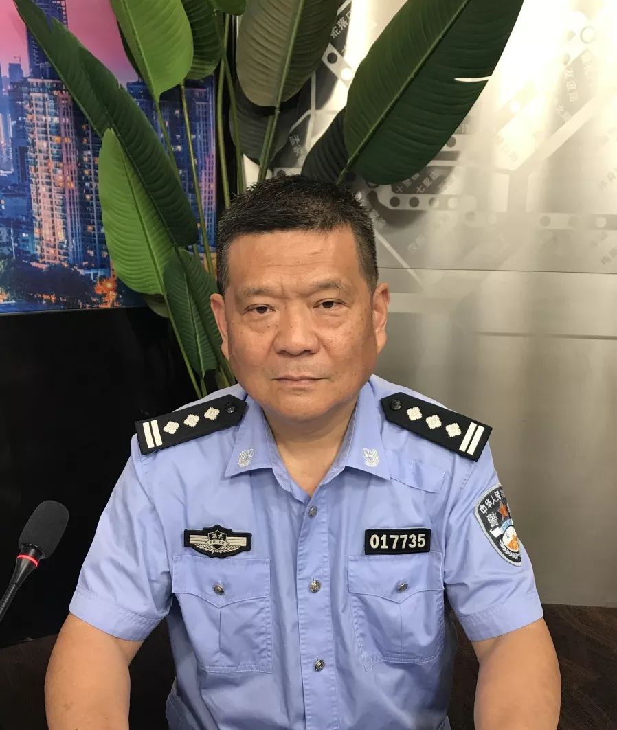 吕轩 警长武汉市公安局汉阳区交通大队车管中队三级高级警长我的车子