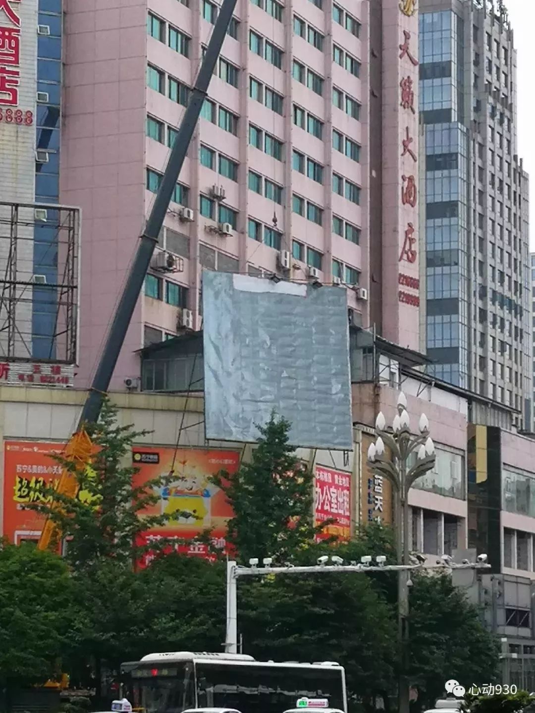 凯里大十字这些大物件正在被拆除