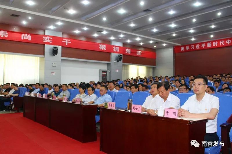 今天,特殊的时间,特别的党课!