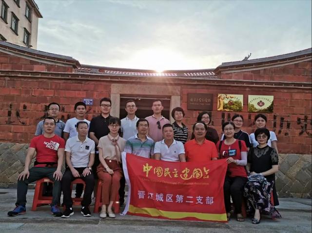 陈埭镇镇长庄垂生陪同调研.