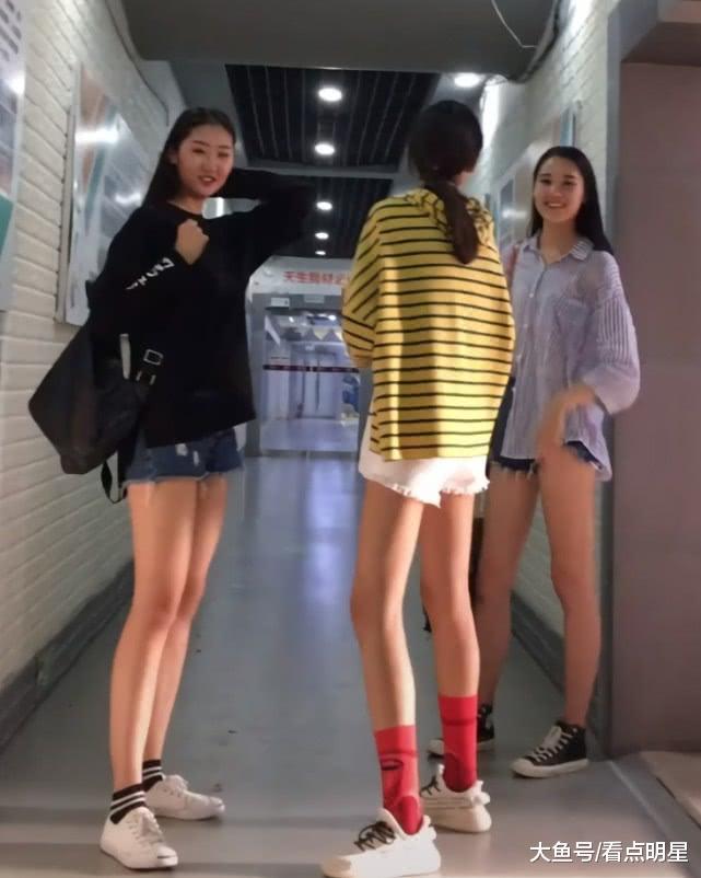 3个同身高的模特站一起,穿袜子跟不穿袜子的区别,一目了然! 澳门星际娱乐场954