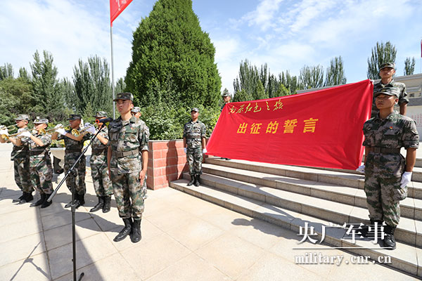 新疆军区某汽车团开展高原红色之旅主题党日活动