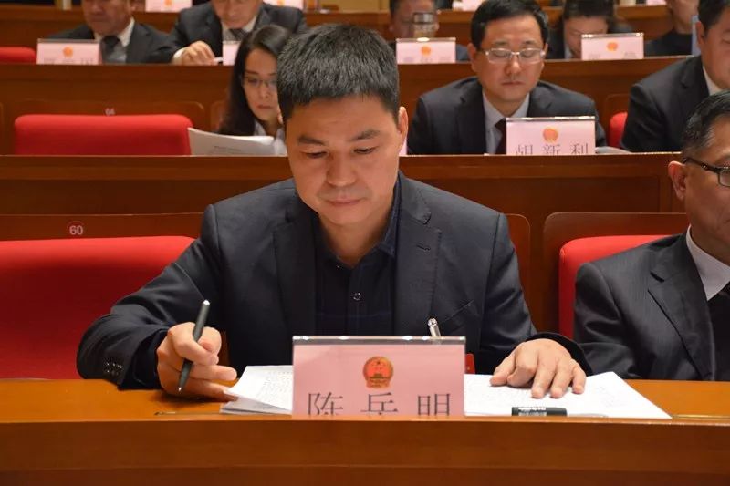 陈岳明是陕西省,汉中市和汉台区三级人大代表,他牢记使命,不忘众托