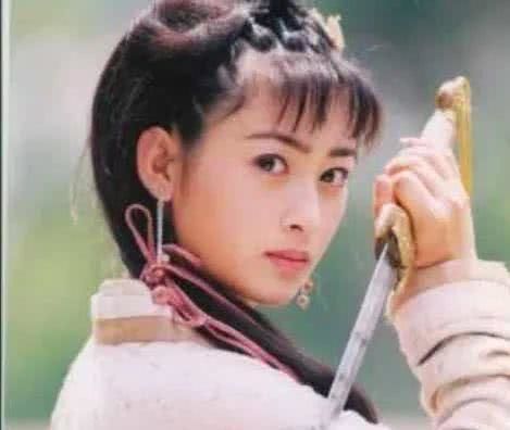 女星患恋父情结,与大25岁张铁林同居多年,再嫁