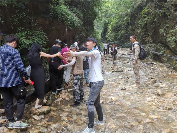 洪门忠义爱国电影《听天》剧组走进陕西镇安月
