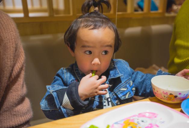                     3岁宝宝喝绿豆汤“晕”了，医生有话：夏季带娃这3样尽量少吃
