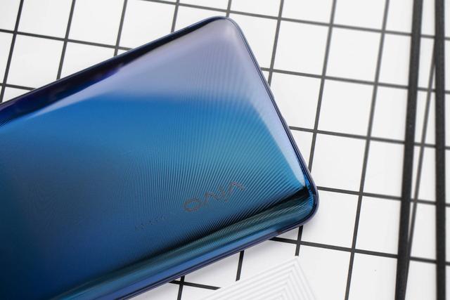一见倾心vivox27雀羽蓝带你领略百鸟之王的色彩