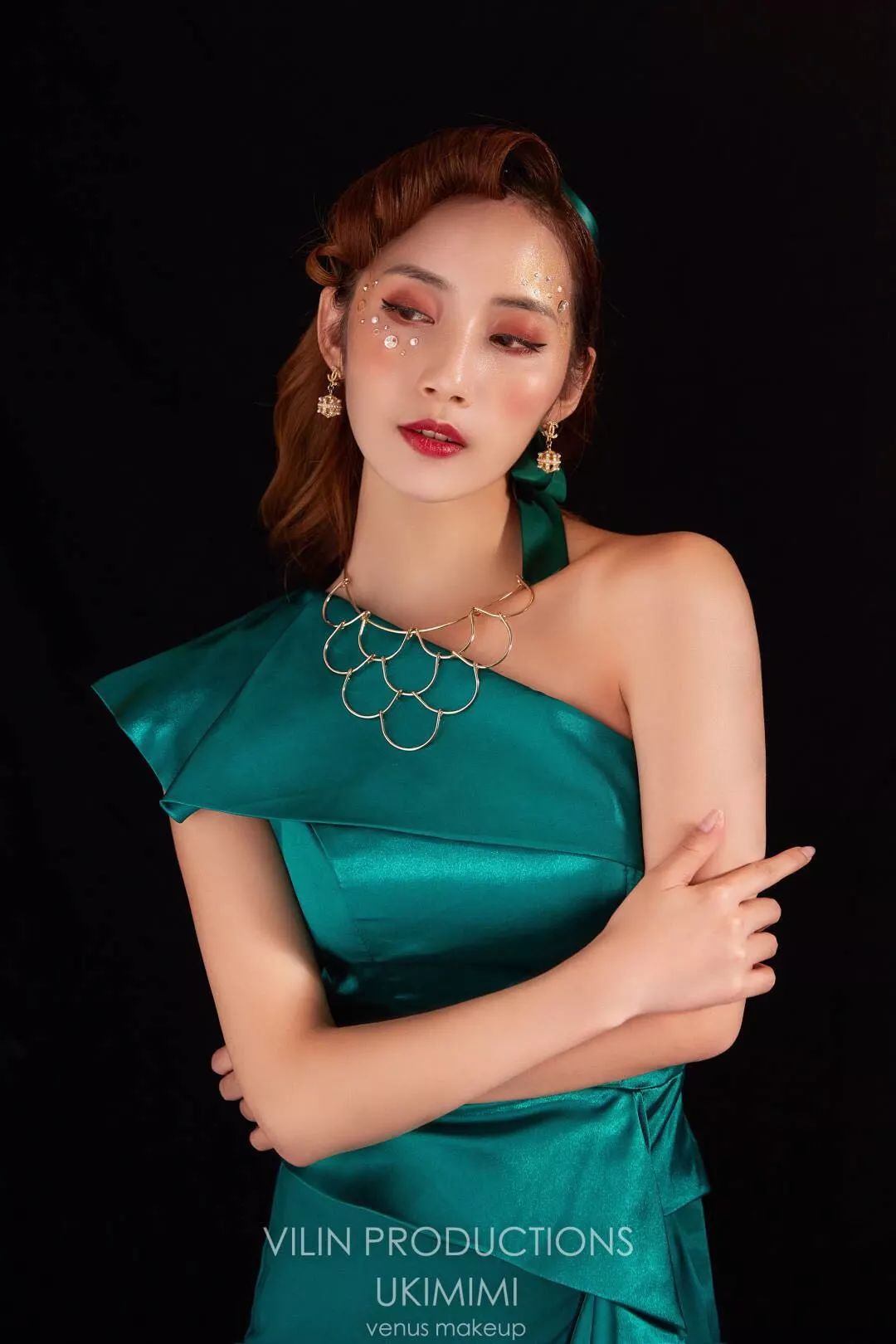 怎么样才可以做明星化妆师 3120867051754f21852fda57a33a2f86.jpeg