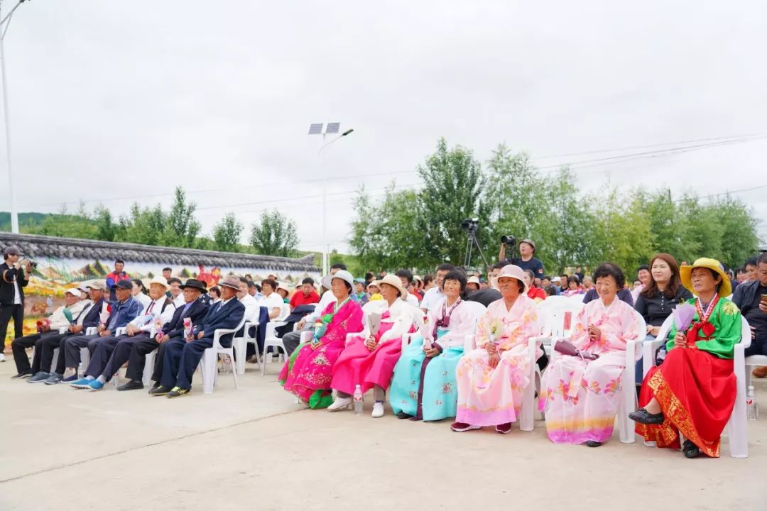 珲春举办首届朝鲜族农夫小品文化节