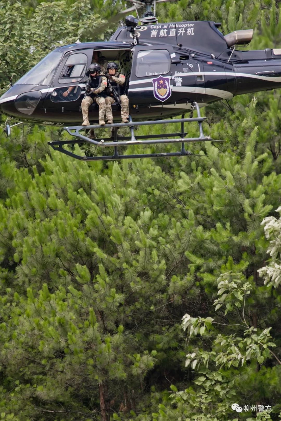 柳州警方真猛!特警全体出动,直升机空中支援