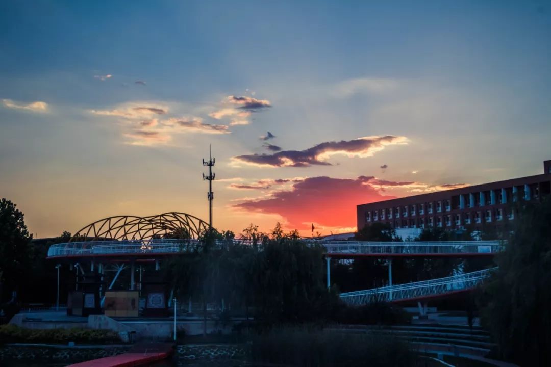 夕阳西下 落日余晖 这就是河传式浪漫