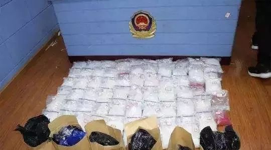 图为警方缴获的毒品.荆州公安局供图