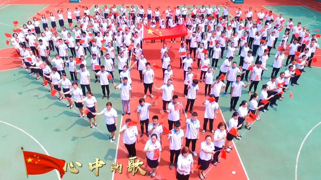 潍坊聋哑学校手语版《我和我的祖国》,舞动指尖为祖国