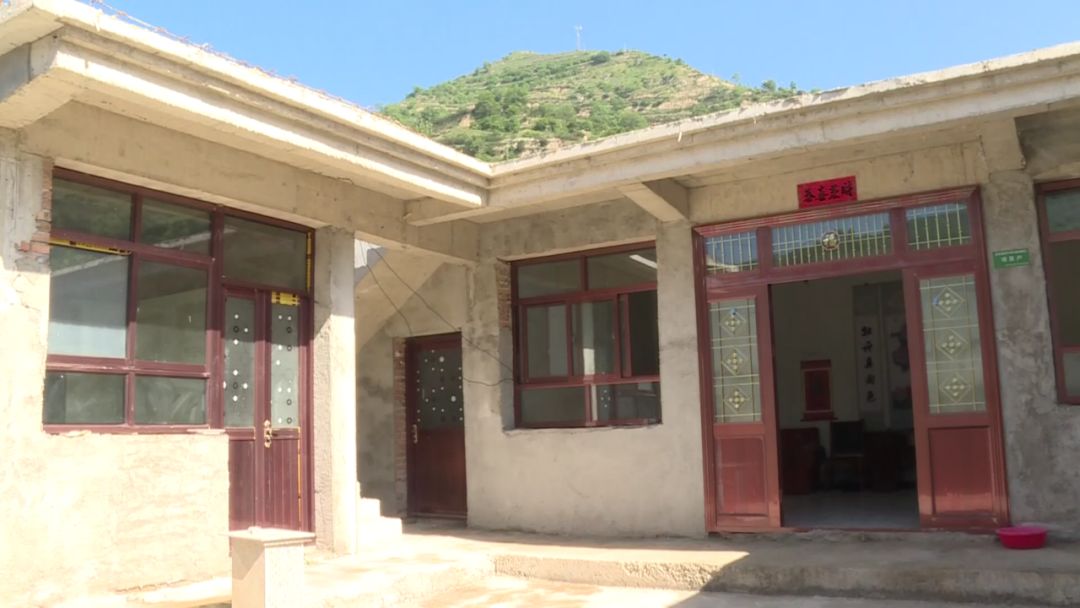 西和县洛峪镇举行关坝村易地扶贫搬迁安置点集中搬迁入住仪式