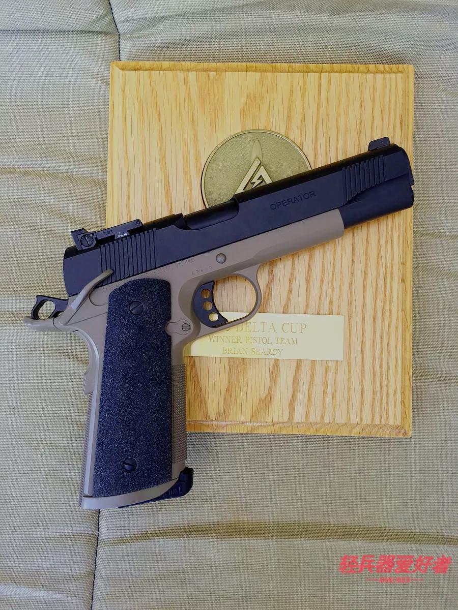 这位三角洲老兵一生挚爱m1911手枪,退役后却专注制造