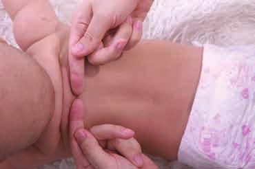                     宝宝背部捏脊每天做3到5次，消化好睡得香，宝宝不爱生病、更健康