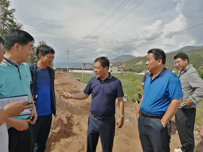 杨明武调研县城市政建设情况