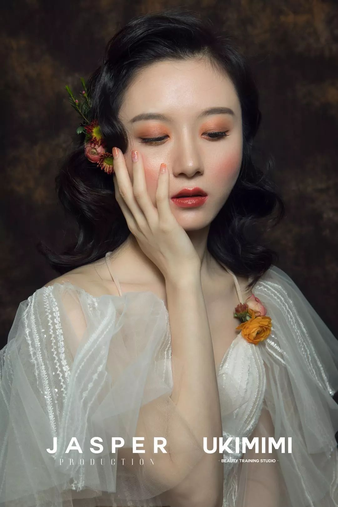 普通人怎么成为明星化妆师 d117827d91524c11adcce3d33ced3ab5.jpeg