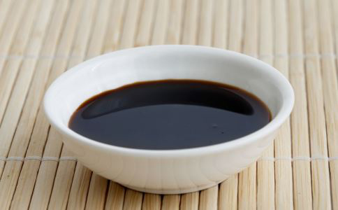                     原创            孕妈吃酱油，胎儿皮肤会变黑？喝牛奶，皮肤会变白？