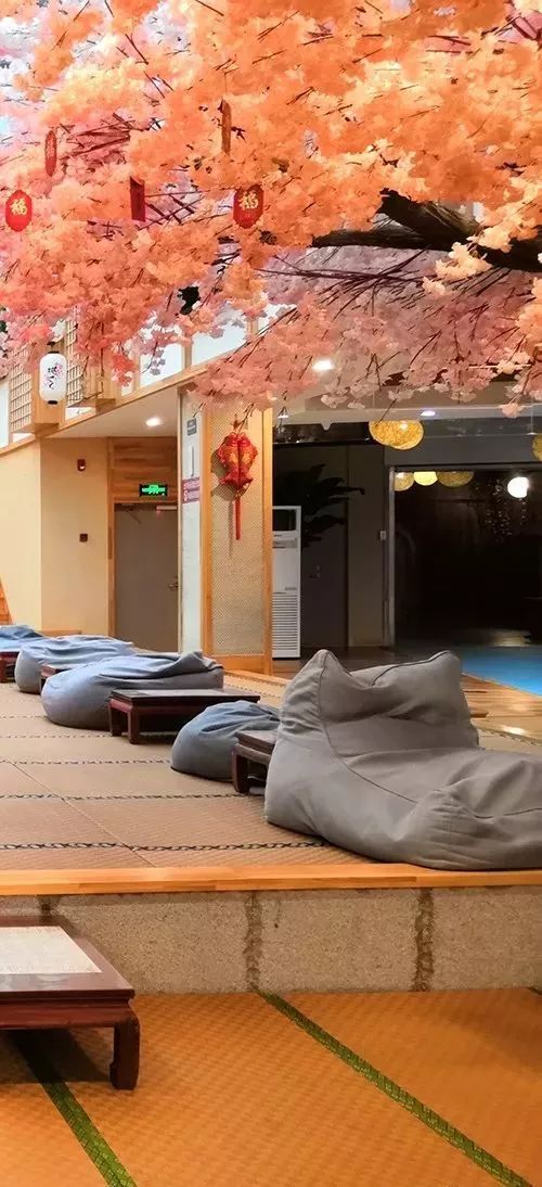 浴资仅需19.5元,温泉洗浴 汗蒸 按摩 影院 中韩餐 海鲜烧烤 海景房…