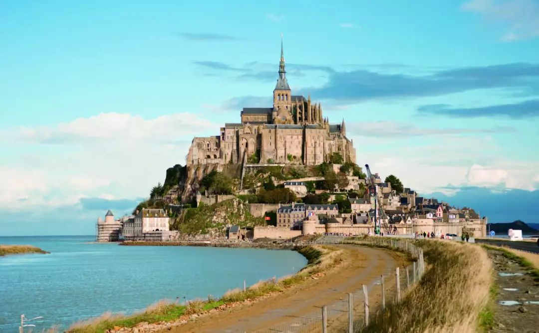 英法两国之间的恩怨大概可以从圣米歇尔山开始说起