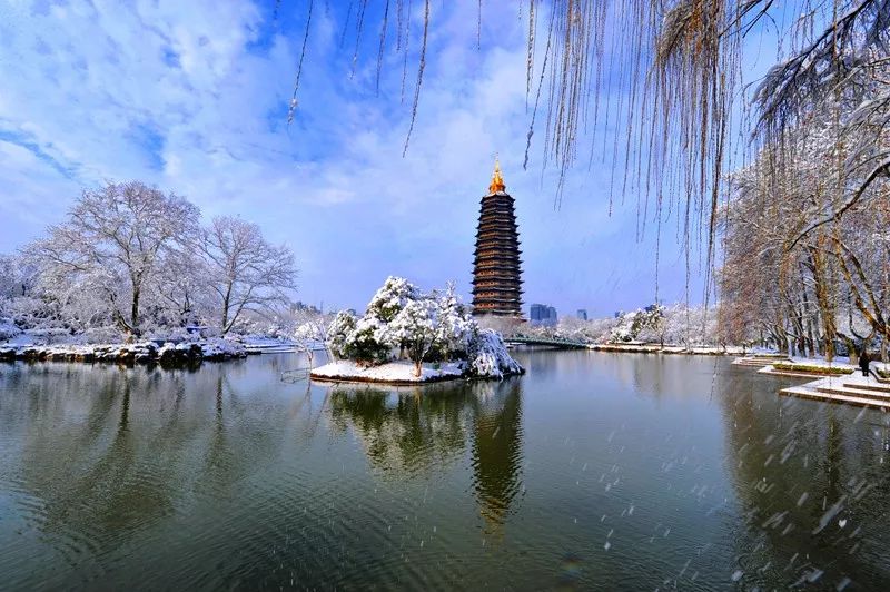 常州市区分布着大量的名胜古迹,以江南名寺天宁寺为核心,以古运河风光