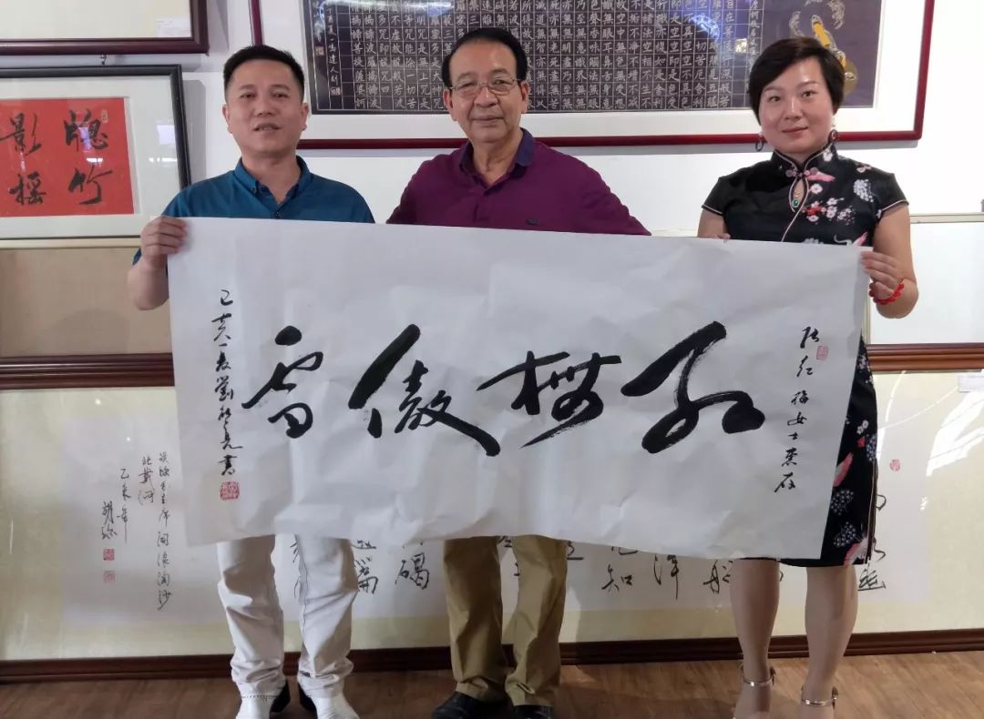 刘能亮院长回到中国南方书画院进行书法艺术交流