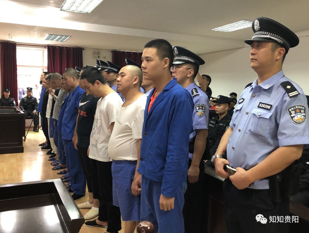 故意碰瓷酒驾车辆再敲诈勒索,云岩区人民法院公开宣判一起涉黑案