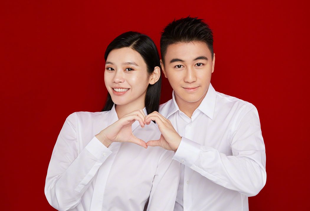 奚梦瑶官宣结婚照!何猷君p图太狠变斗鸡眼,刘