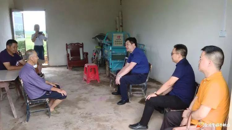 华容县委常委黎朝晖到洞庭湖注滋口段巡查并慰问困难党员
