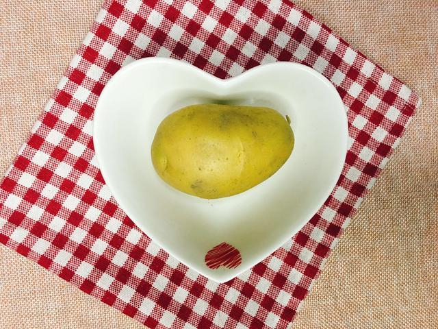                    原创            宝宝刚开始添加辅食为什么容易便秘？营养师说用这2招缓解