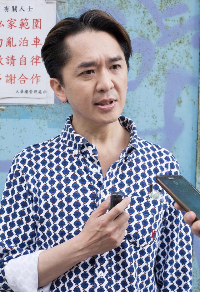 洪金梅52岁长子邓兆尊承诺母亲此生不婚,与三位红颜知己维持现状