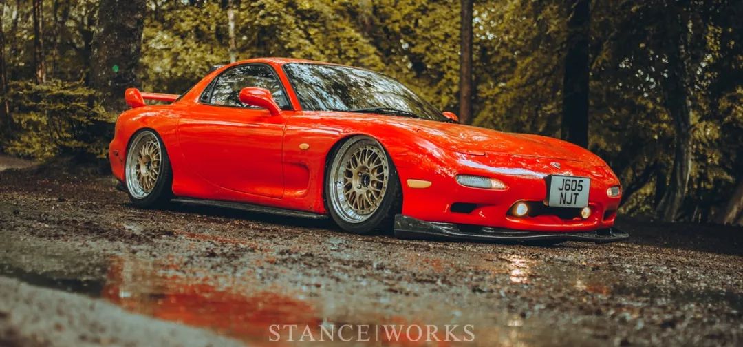 这辆 rx-7(参数|图片) 是 1992 年的 efini 车型.