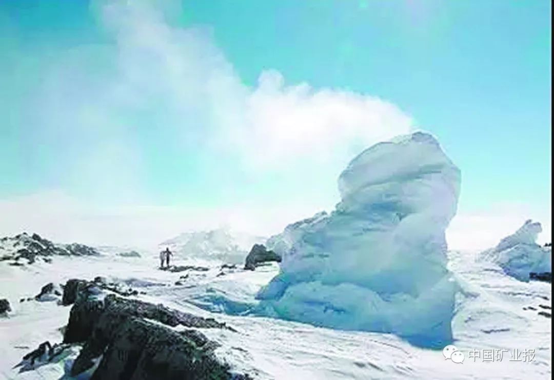 埃里伯斯火山冰塔位于南极洲,埃里伯斯火山是地球上已知区域最南端的