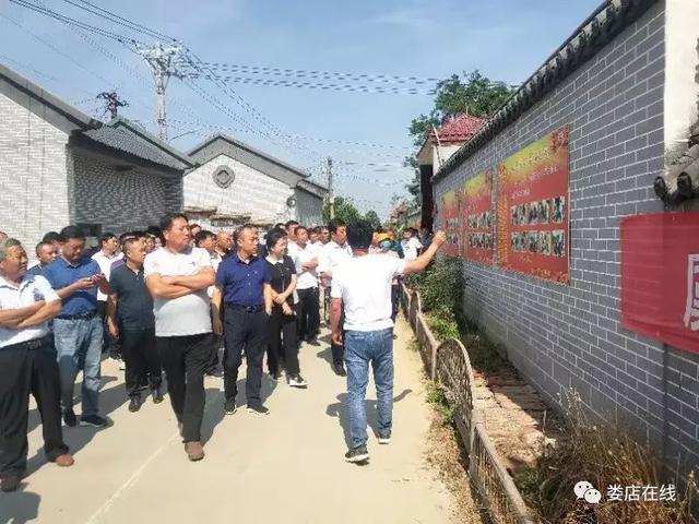 书记,驻村干部一行50余人到虞城县城郊乡郭土楼村和店集乡魏堌堆村