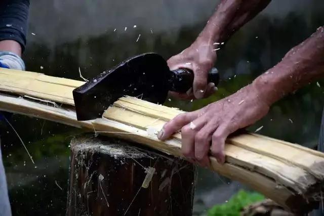 伴随着富春造纸技艺的传承,富阳地区还派生出一年一度祭祀蔡伦,纸工