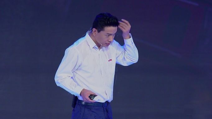 李彦宏被泼水:以暴制暴的正义,不过是小人的