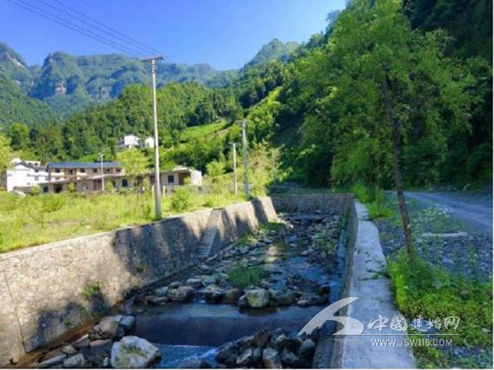 长梁镇沙坝村河道:治理见成效,再现往日美