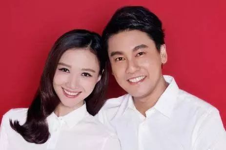 拍结婚证件照流行穿白衬衫?唐艺昕之后,奚梦瑶