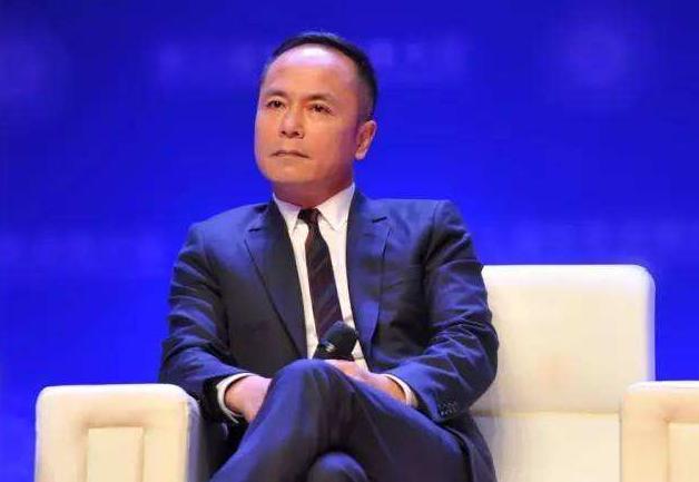 辞去高薪职位,借20万元创业,今成百亿富豪,二婚娶小21岁女明星 YG电子游艺