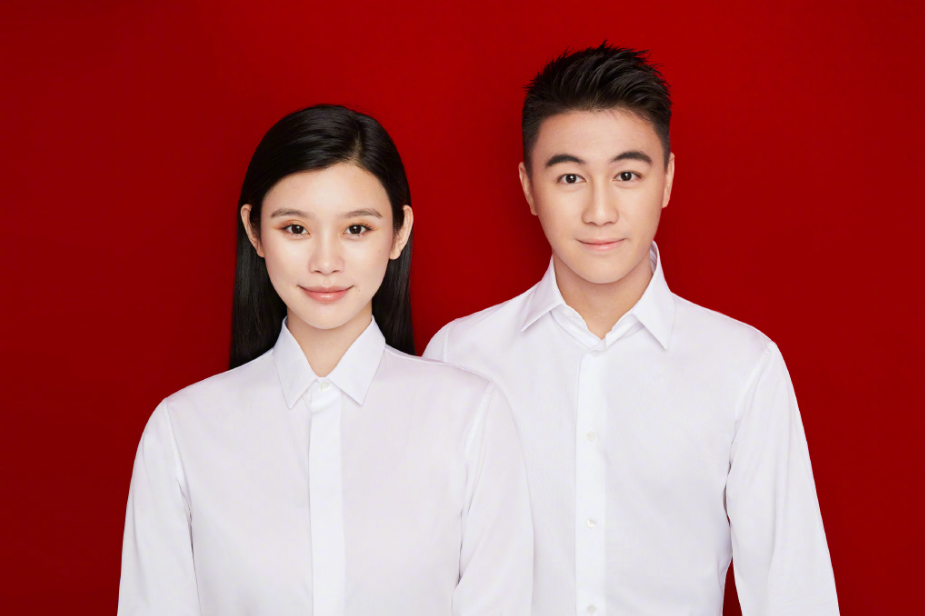 奚梦瑶晒与何猷君结婚证件照:这个人真有眼光