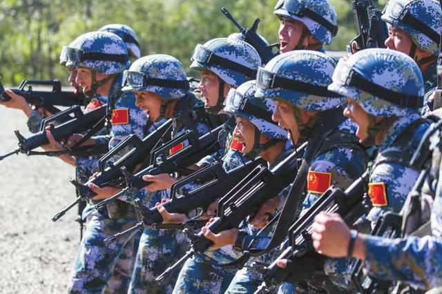 中国军队的外国粉丝?此国军人节促销海报竟用上中国军人照片